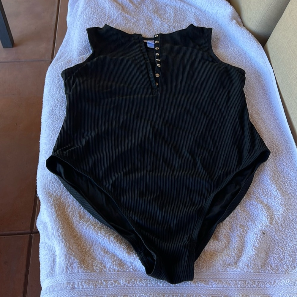 Andie swim Malibu one piece in black.